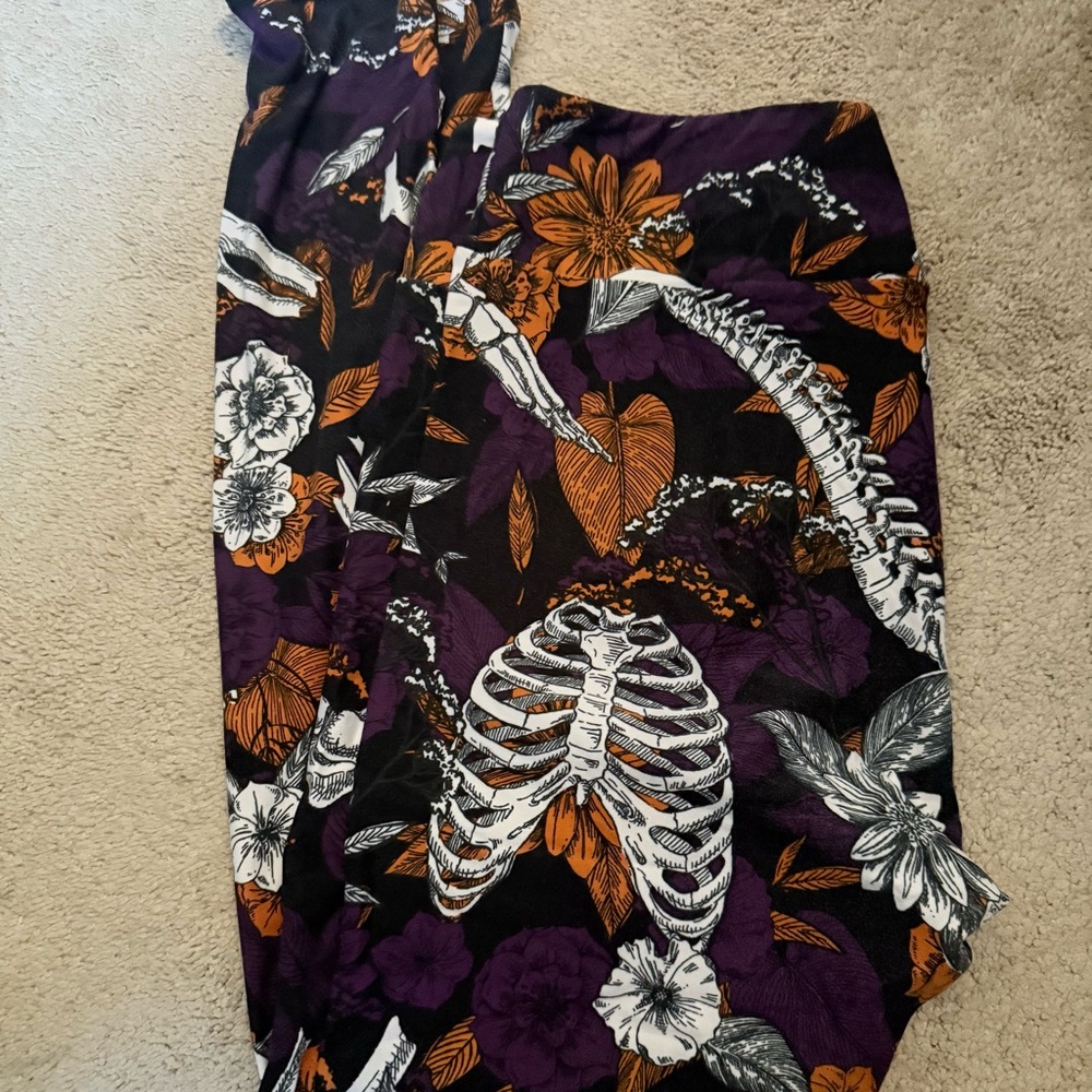 LuLaRoe TC Leggings – Skeleton & Floral Print – Halloween / Gothic Style